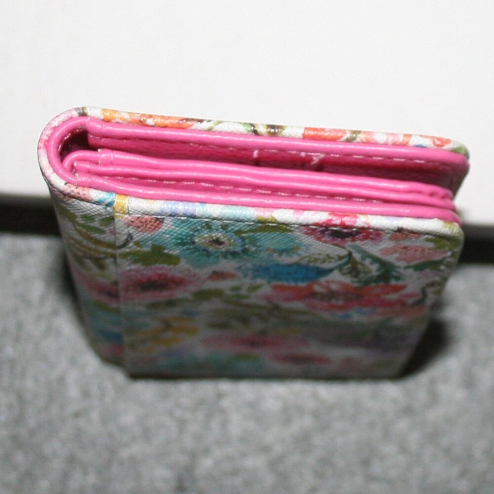 Buxton Floral Pattern White/Pink/Purple/Green Folding Snap Close Womens Wallet - Picture 8 of 8